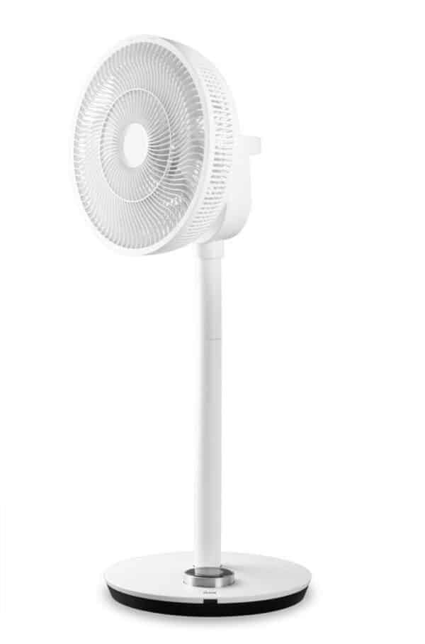 Witte staande ventilator met ronde voet