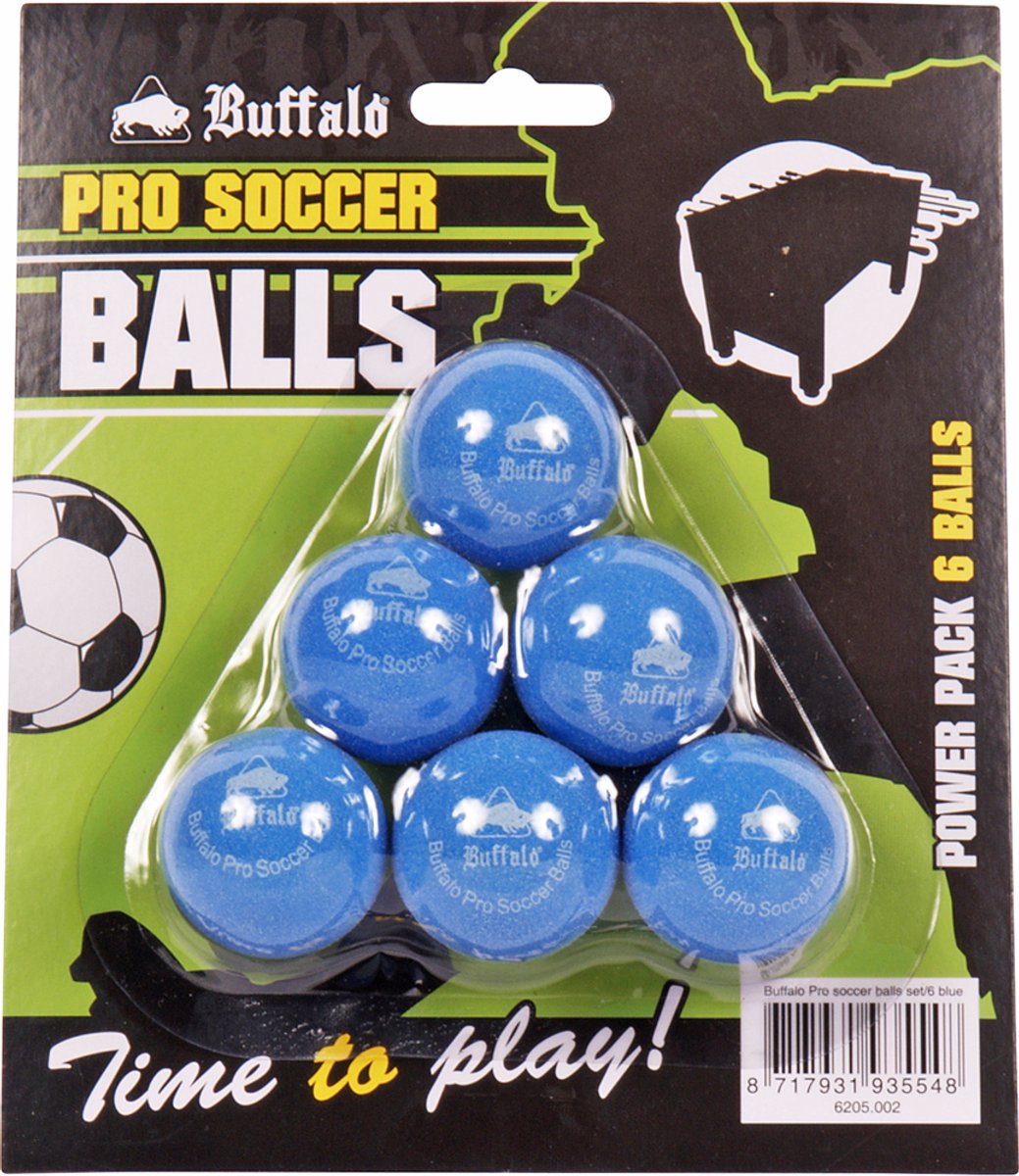 Set van zes blauwe Buffalo voetbal ballen.