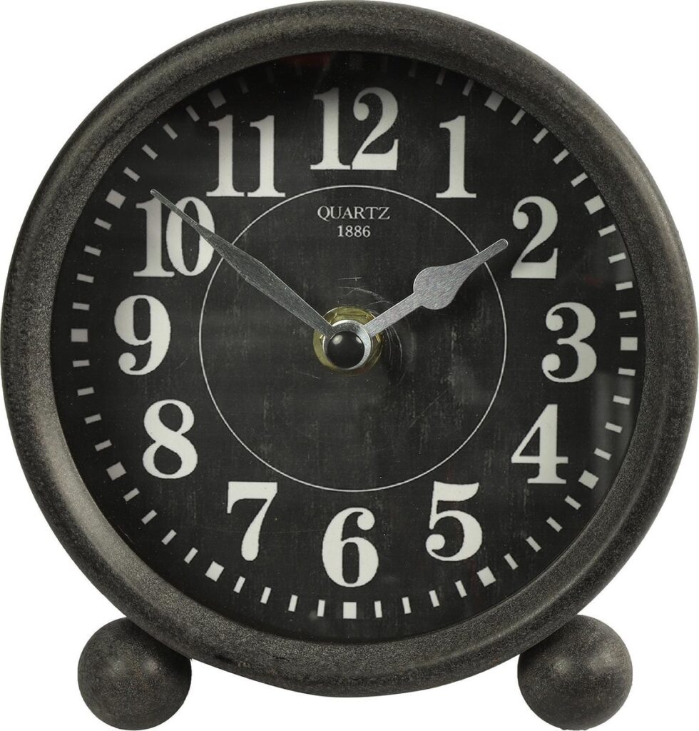 Vintage zwarte wekker met witte cijfers