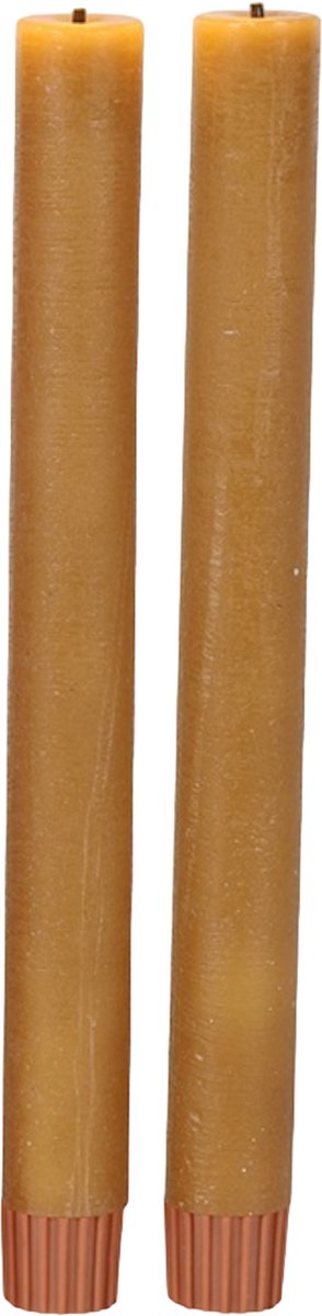Twee honingkleurige kaarsen met ribbelbasis