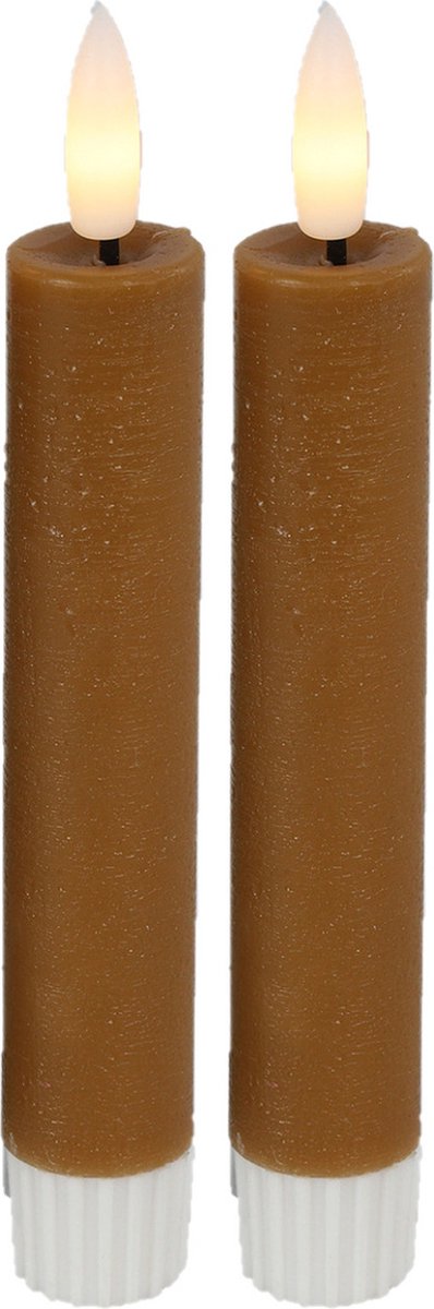 Twee bruine LED kaarsen met vlam