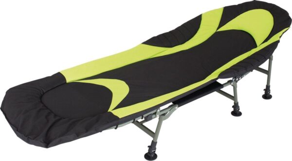 Opvouwbaar veldbed met zwarte en groene bekleding.