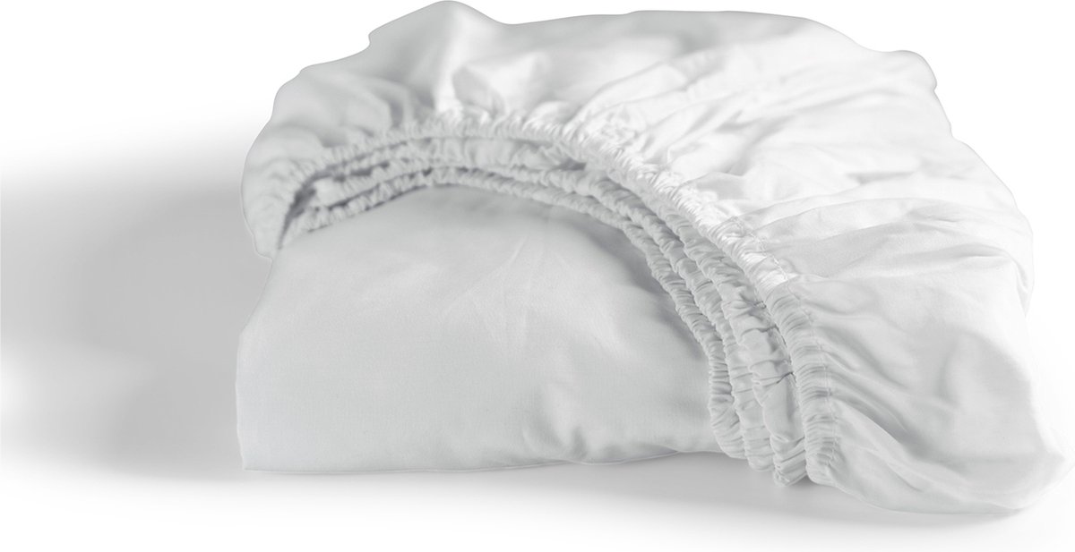Opgevouwde witte hoeslaken met elastische randen