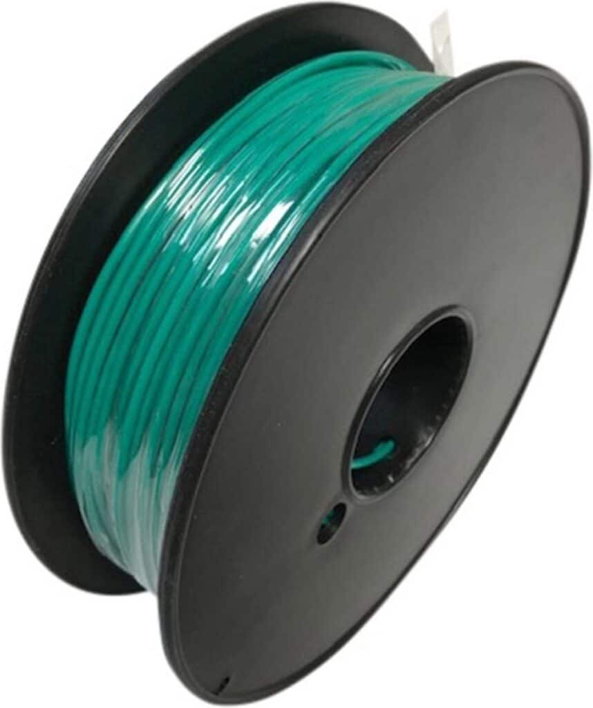 Groene 3D-printer filamentspoel op zwarte rol