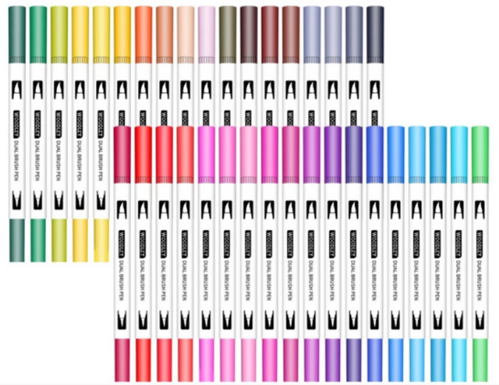 Vijfendertig gekleurde dubbele stift pennen in verschillende kleuren.
