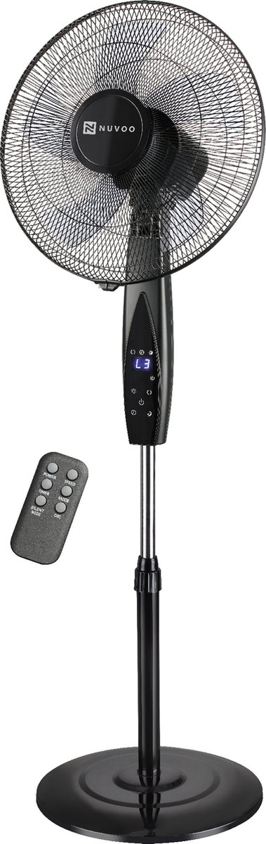Zwarte staande ventilator met afstandsbediening