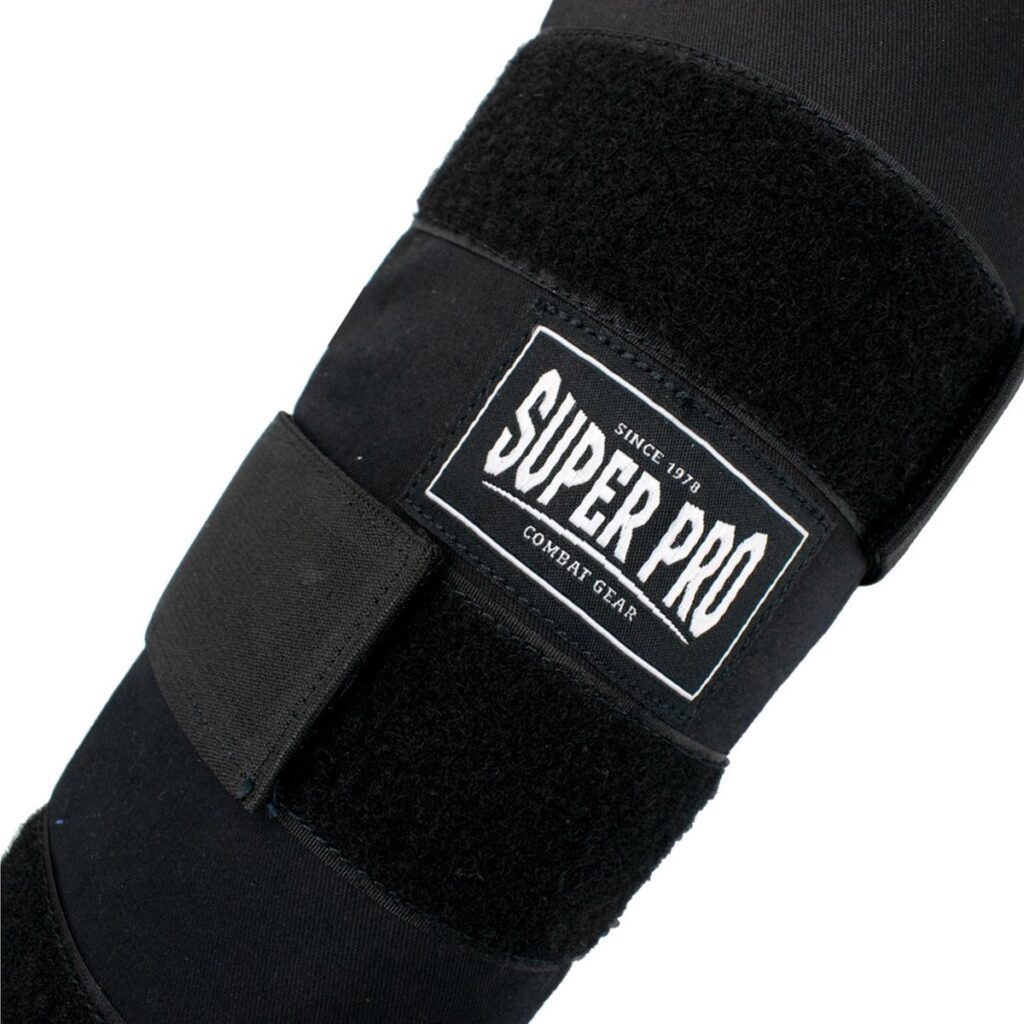 Zwarte Super Pro scheenbeschermer met klittenband