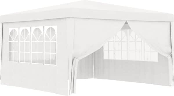 Witte partytent met boogvensters en open ingang.