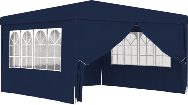 Donkerblauwe partytent met raamdecoratie