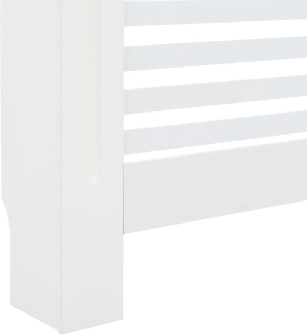 Witte radiator met horizontale lamellen