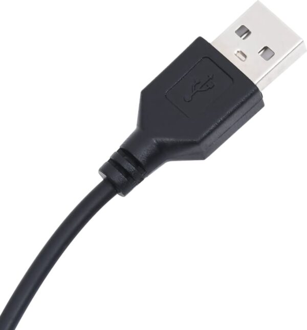 Zwarte USB-kabel met stekker