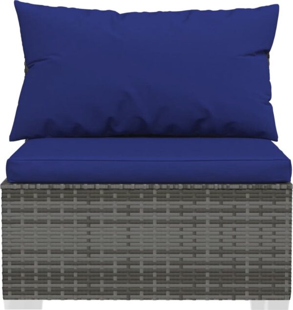 Wicker stoel met blauwe kussens