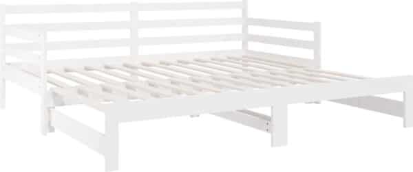 Wit houten bedframe met lattenbodem, zonder matras.