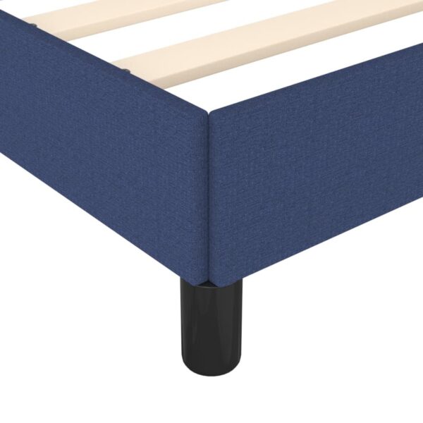 Blauwe bedframe hoek met zwarte poot