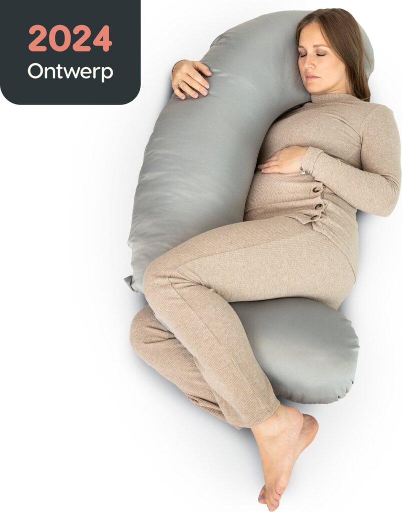 Vrouw rustend met groot grijs lichaamskussen