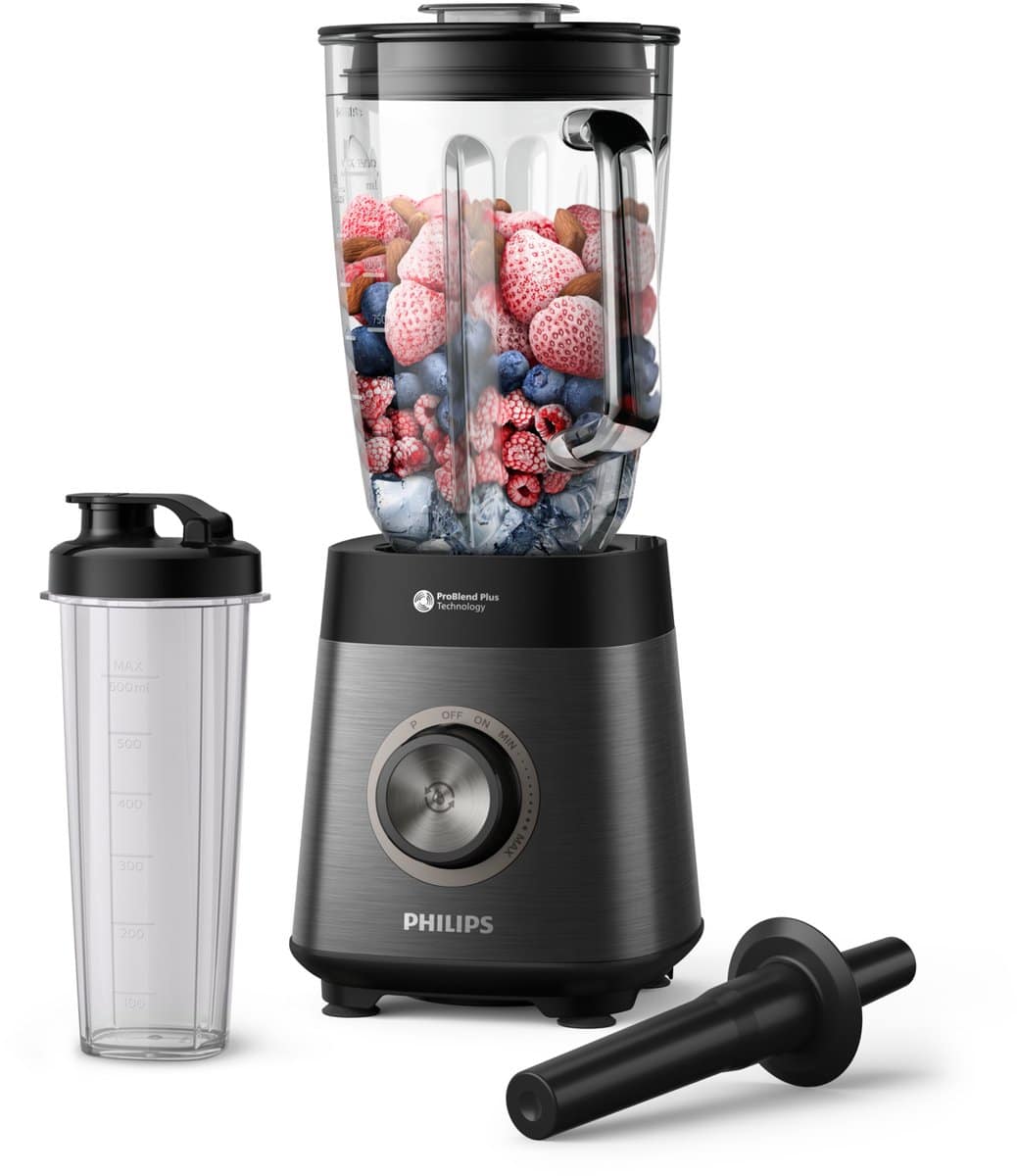 Blender met rood fruit en noten, zwarte basis.