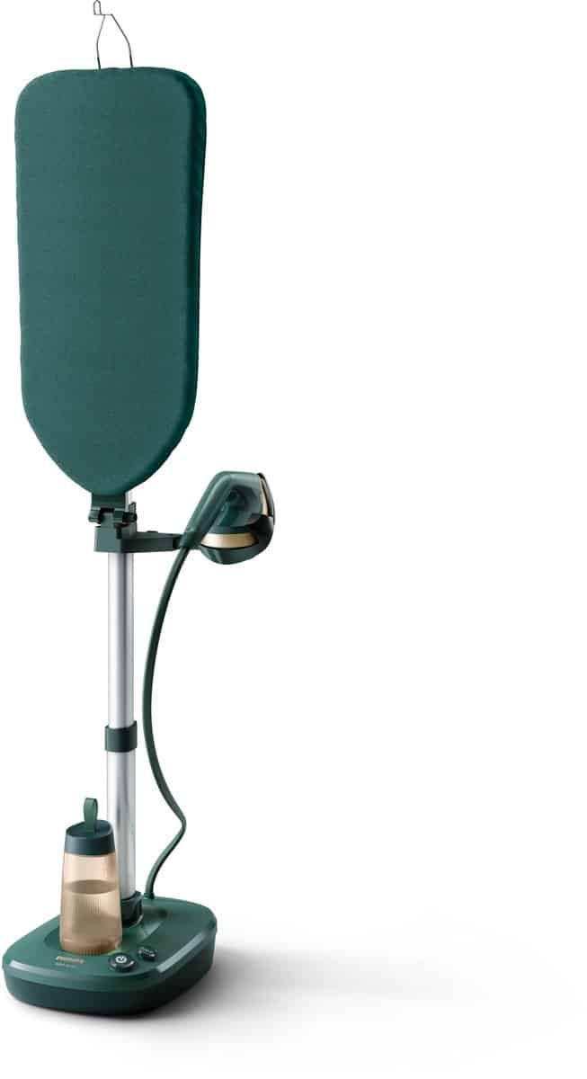 Groene kledingstomer met waterreservoir op standaard.