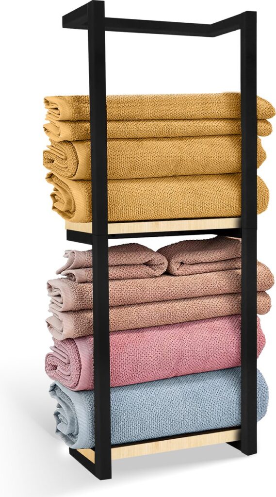 Zwarte handdoekrek met gevouwen gekleurde handdoeken