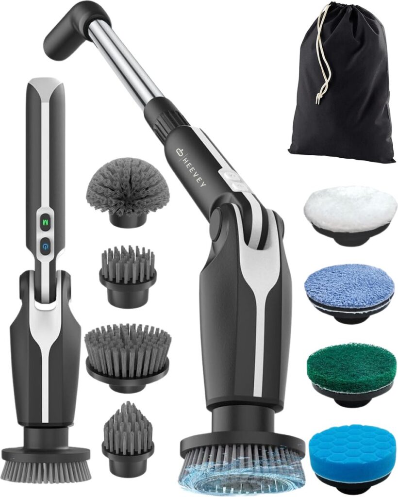 Elektrische reinigingsborstel met accessoires en opbergzak.