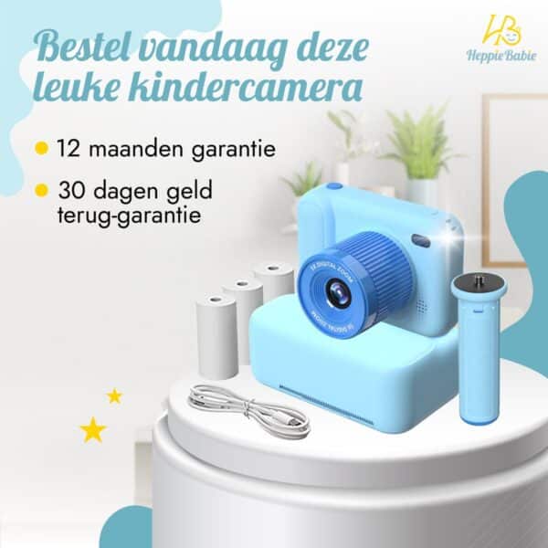 Blauwe kindercamera met accessoires en garantievoorwaarden.