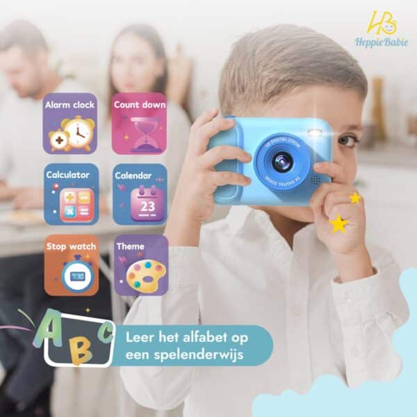 Kind speelt met interactieve camera vol educatieve functies