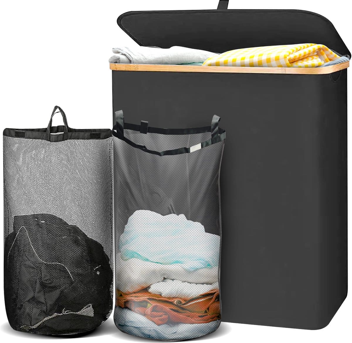 Drie wasmanden met wasgoed gevuld