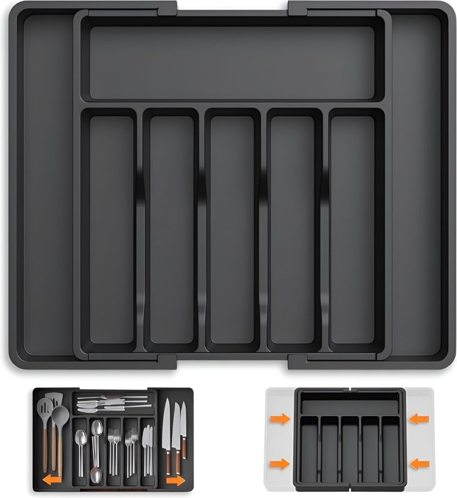 Uitschuifbare bestekbak met messen en bestek.