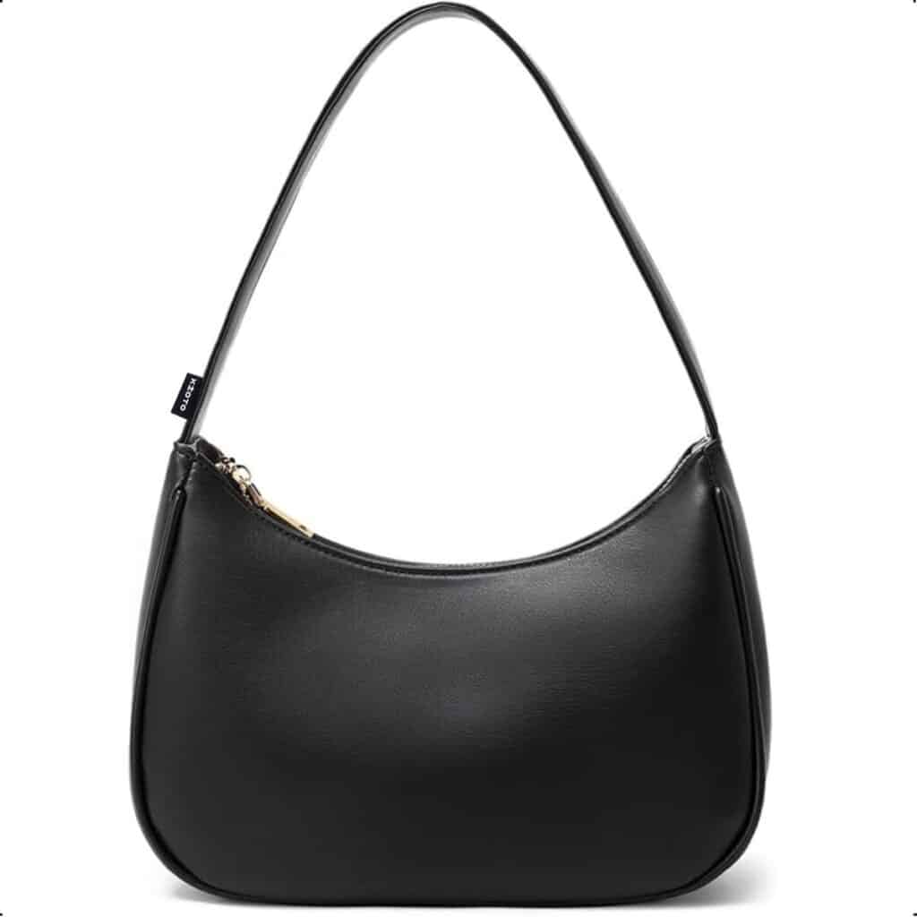 Zwarte leren handtas met enkele schouderriem.