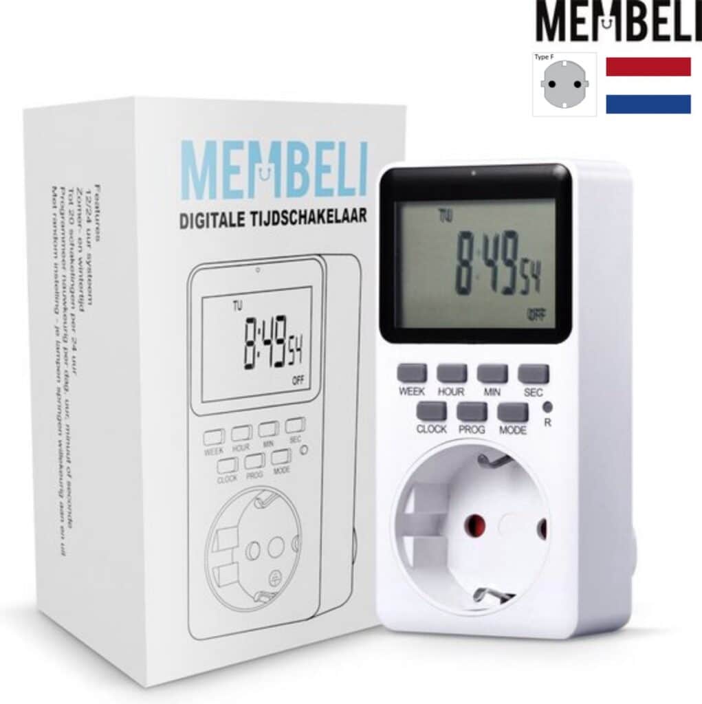 Digitale tijdschakelaar met scherm en verpakking.