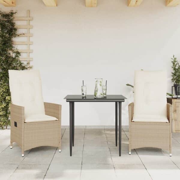 Tuinset met twee stoelen en tafel op terras