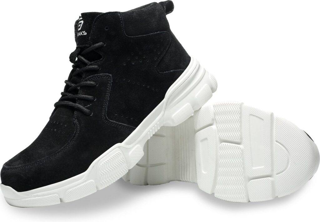 Zwarte hoge sneaker met dikke witte zool