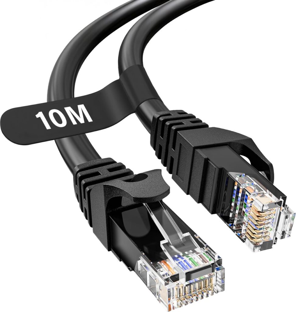 Twee zwarte ethernetkabels met RJ45-connectoren