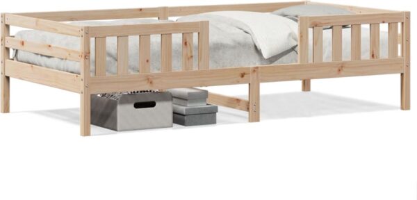 Houten kinderbed met lade eronder.