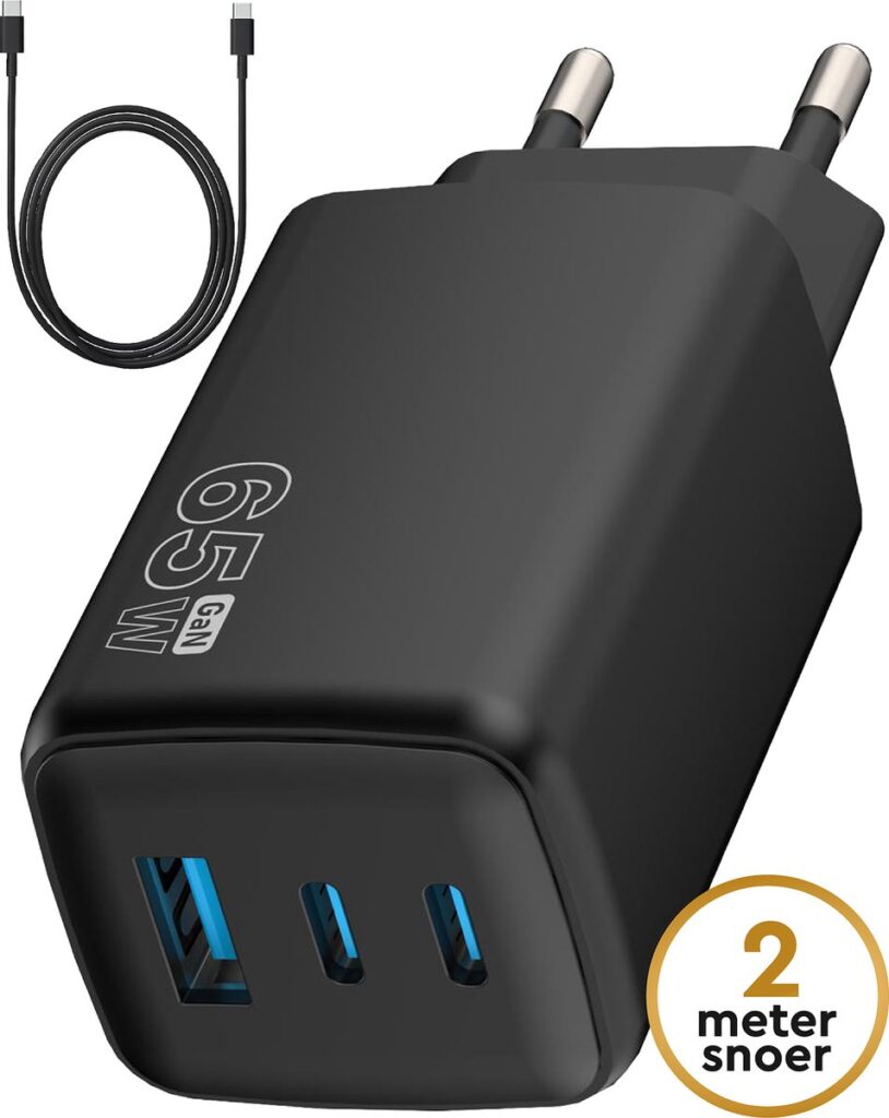 Zwarte oplader met USB-poorten en kabel.