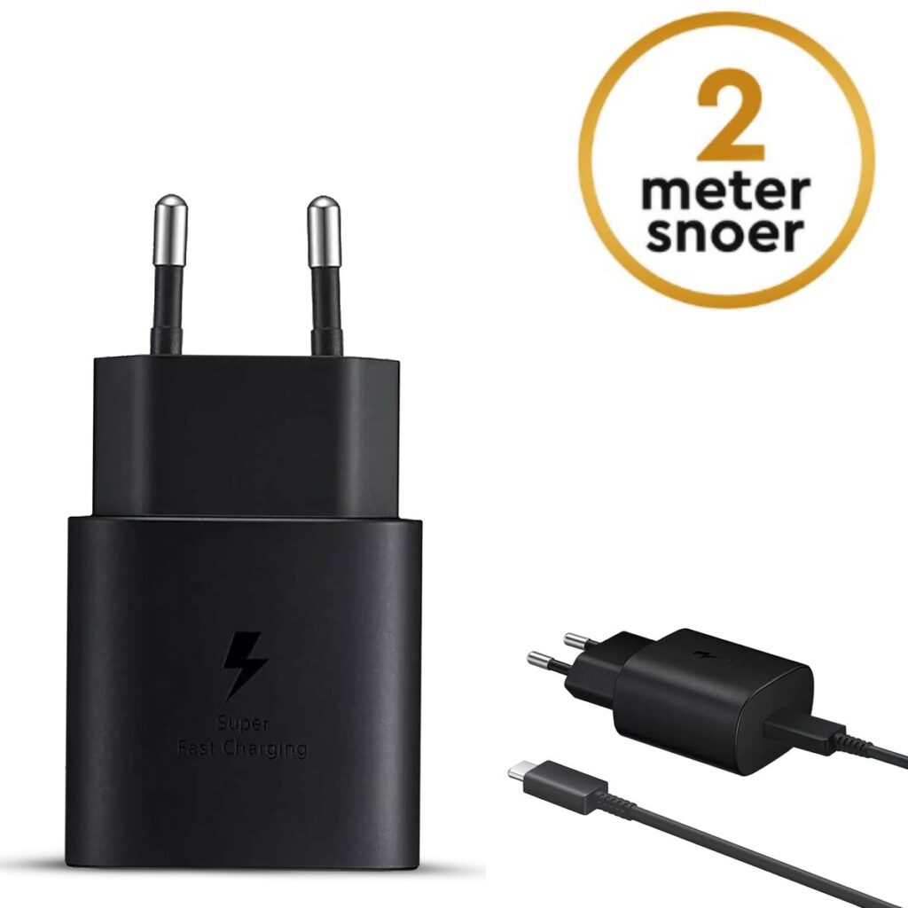 Zwarte snellader met USB-C kabel en stekker
