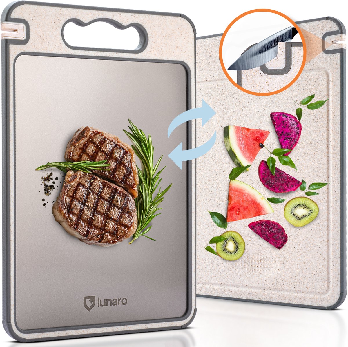 Snijplank met vlees en fruit.