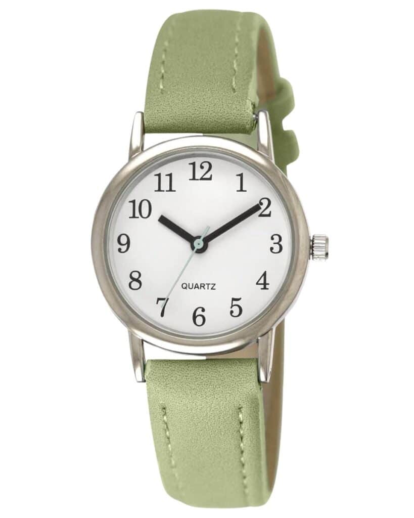 Klassiek horloge met groene leren band.