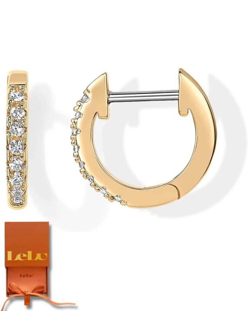 Gouden oorbellen met diamantjes en oranje doosje