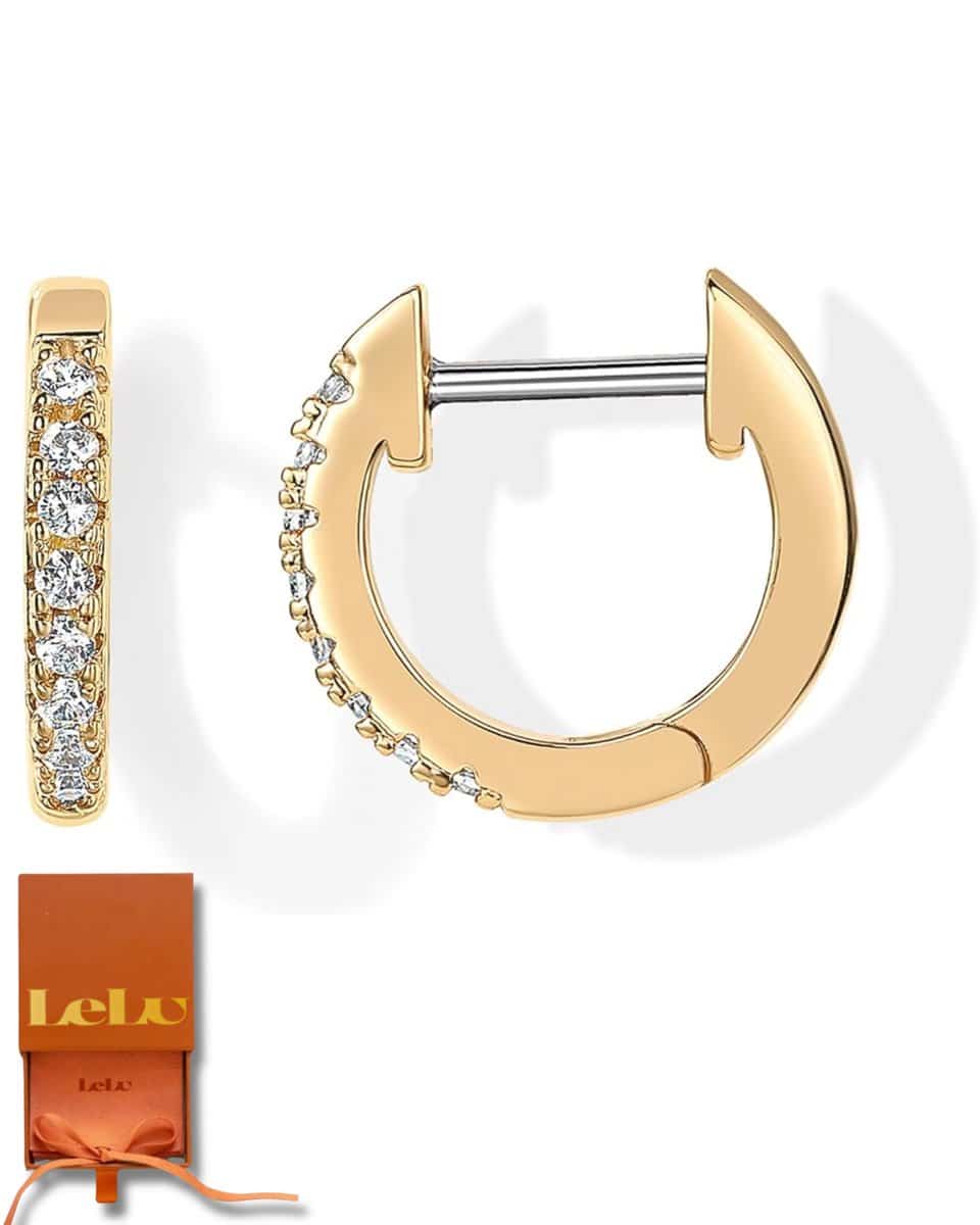 Gouden oorbellen met diamantjes en oranje doosje