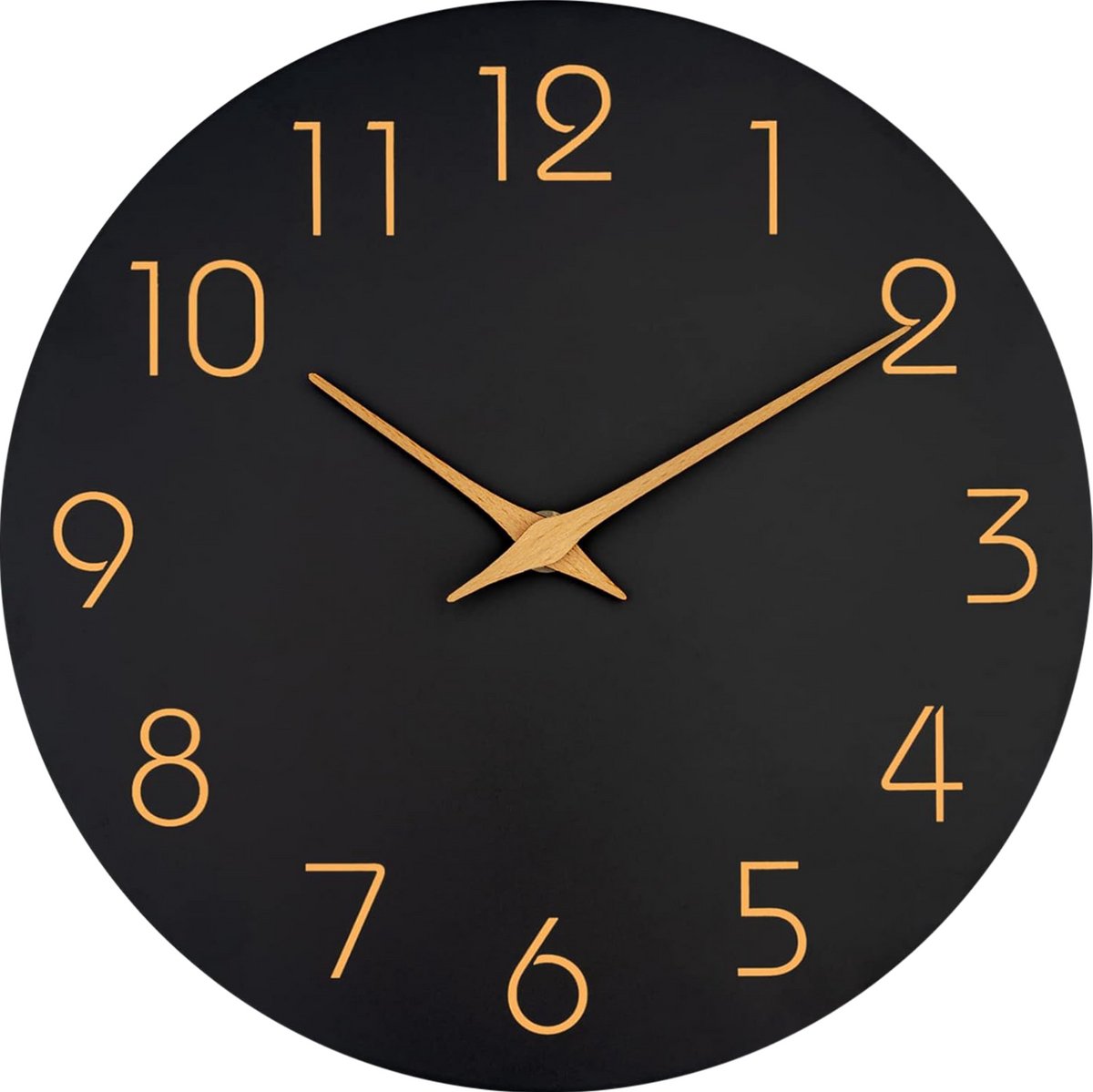Zwarte klok met gouden cijfers en wijzers