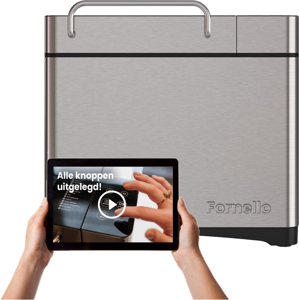 Vrouw gebruikt tablet naast roestvrijstalen apparaat.