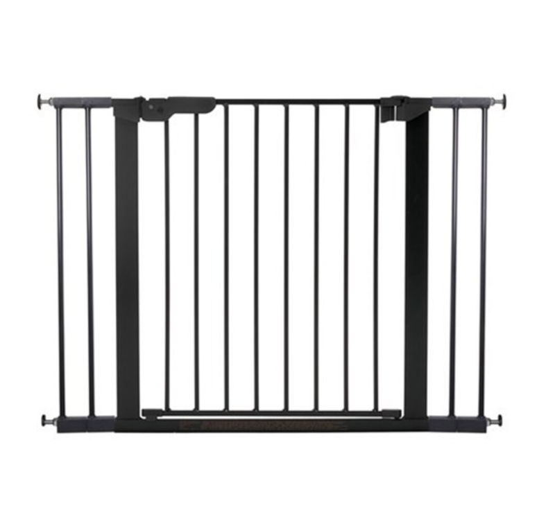 Zwart veiligheidshek voor kinderen in deurkozijn